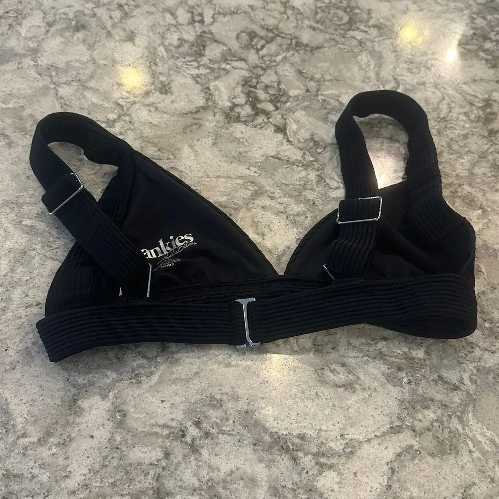 🖤 Frankies Bikinis Ribbed Triangle Bikini Top – Black, Size Small